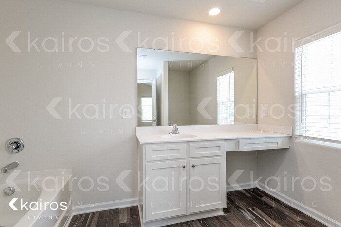 Building Photo - 351 Common Reed Dr