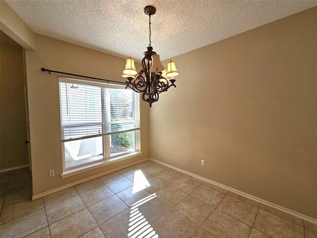 Building Photo - 2705 Francisco Dr