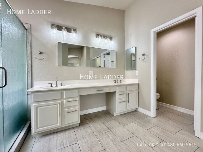 Building Photo - 9732 E Kiowa Ave