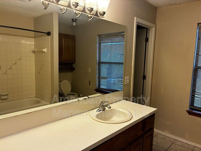 Building Photo - 9209 E 100th St