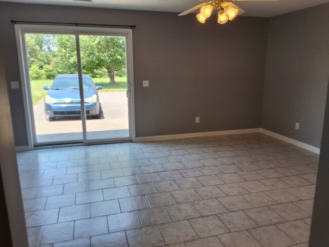 Building Photo - 179 Pointers Ct