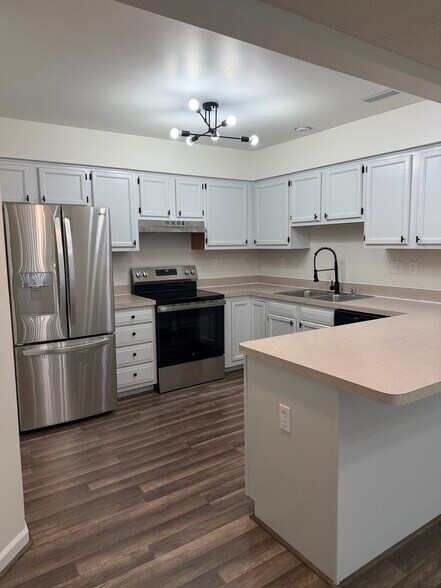Building Photo - 10904 Coreys Way