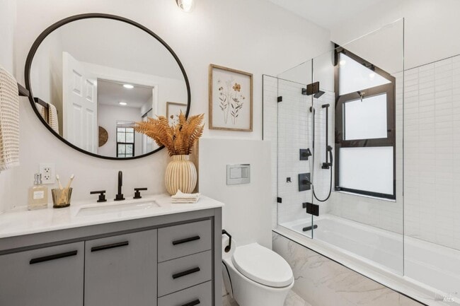 Building Photo - 93 Ashford Ave