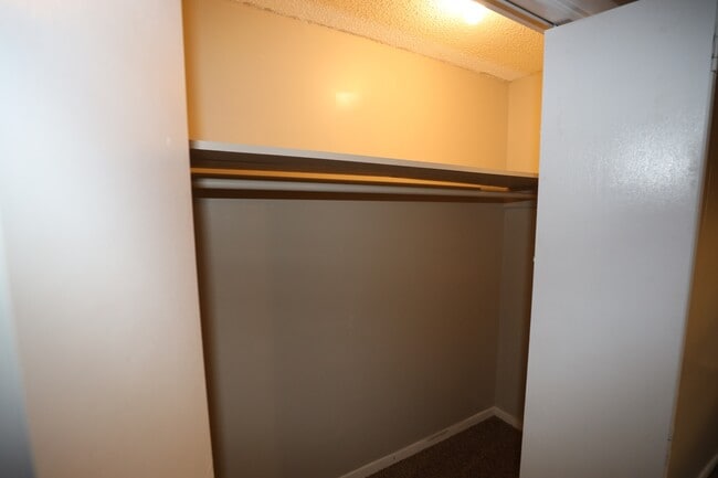 Building Photo - 1106 S Strong Blvd