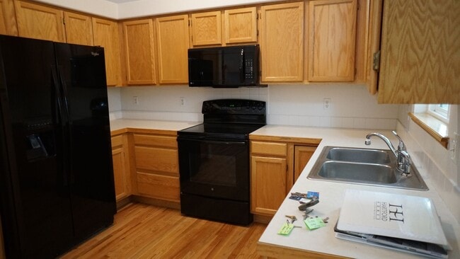 Building Photo - Spacious 3 bed 2.5 Bath, Split-Level Home in South Fort Collins!