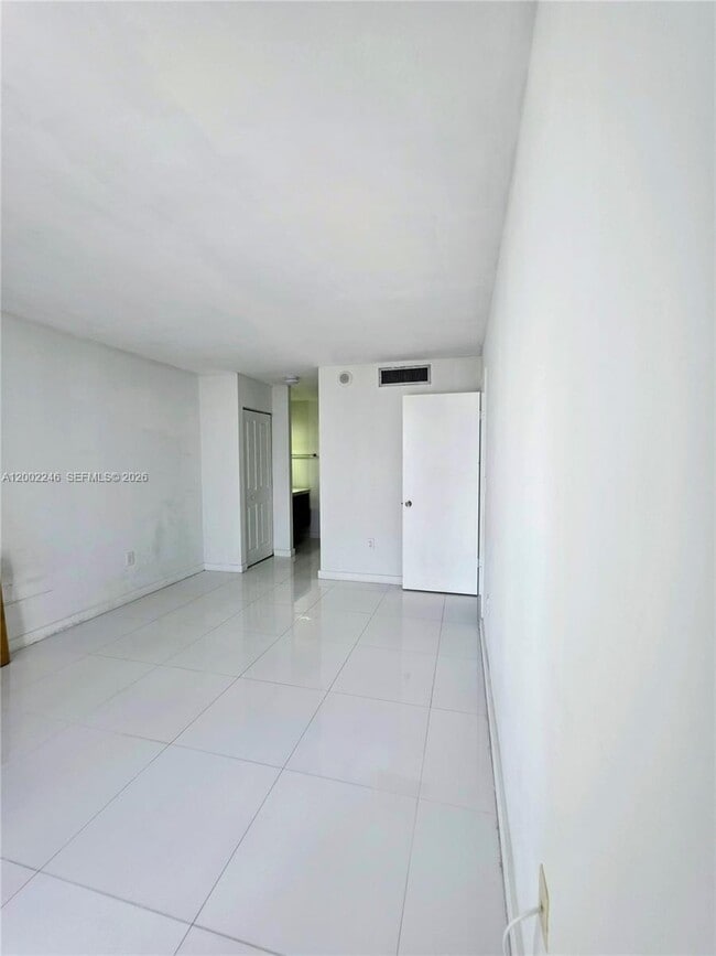 Building Photo - 1200 NE Miami Gardens Dr