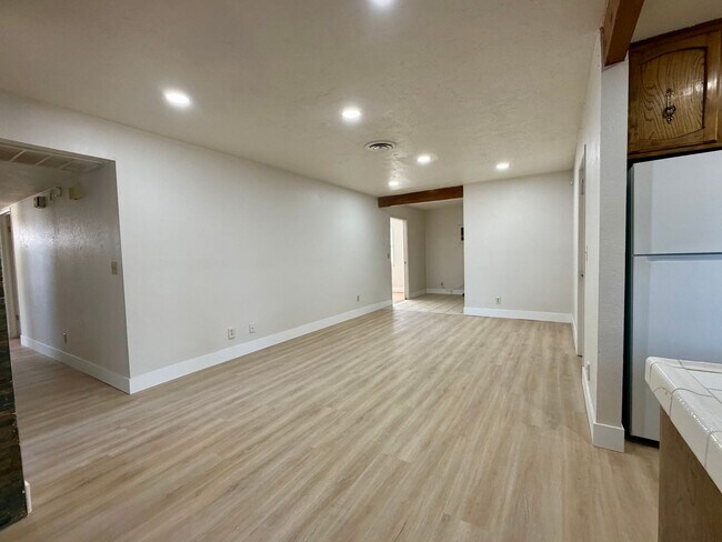 Building Photo - 408 W Ward Ave