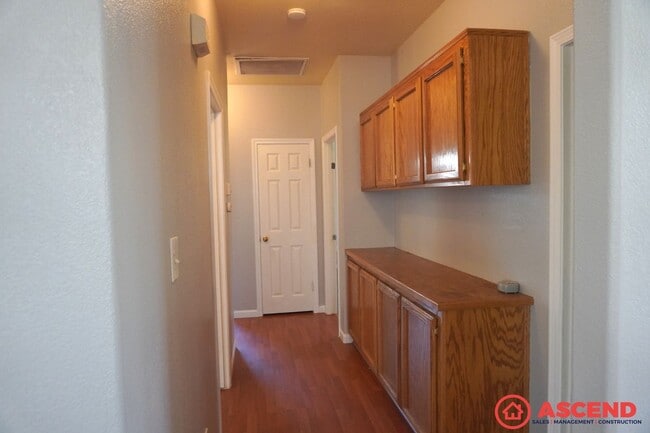 Building Photo - Beautiful home located in the Northwest!