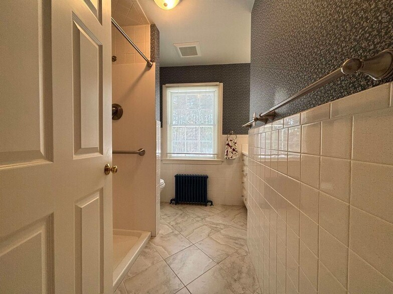 Building Photo - 104 Woodland