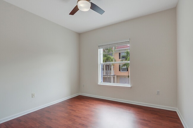 Building Photo - 826 Dakota Dr