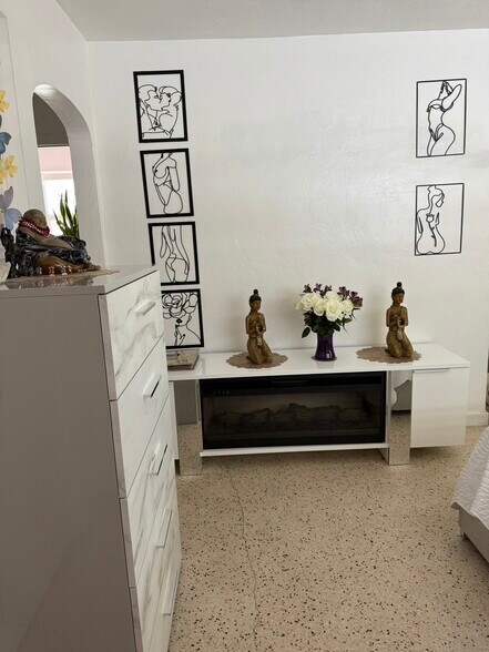 Building Photo - 1906 Rodman St