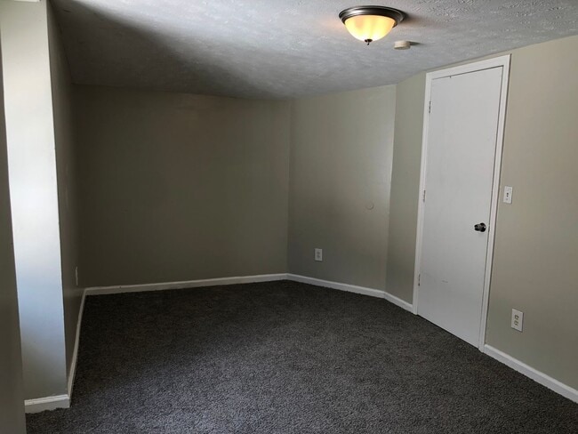 Building Photo - Convenient Showings — No Appointment Needed!