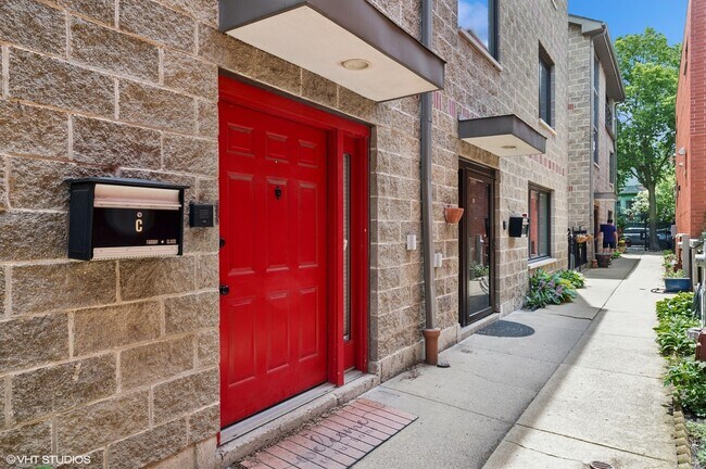 Building Photo - 636 W Schubert Ave