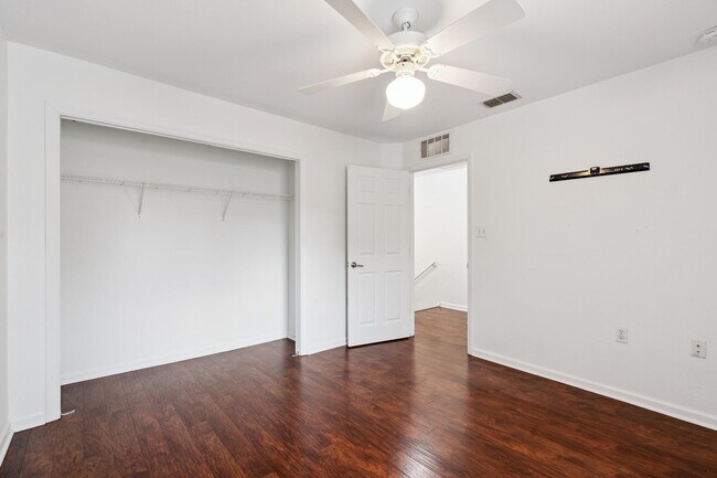 Building Photo - 1320 Hendrix Rd