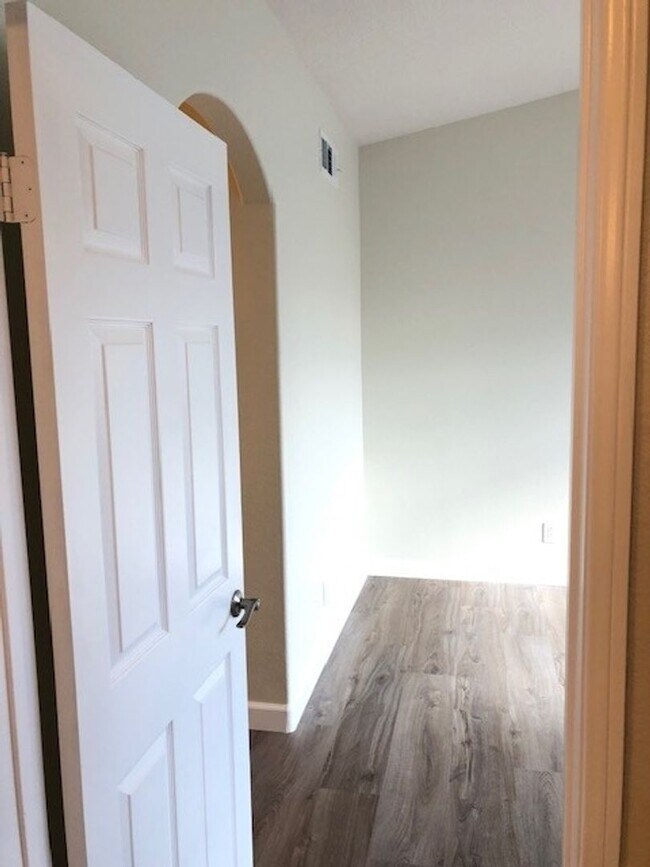 Building Photo - PICTURE PERFECT 2 BR/2 BATH PLUS LOFT END UNIT CONDO WITH DIRECT ACCESS 2 CAR GARAGE