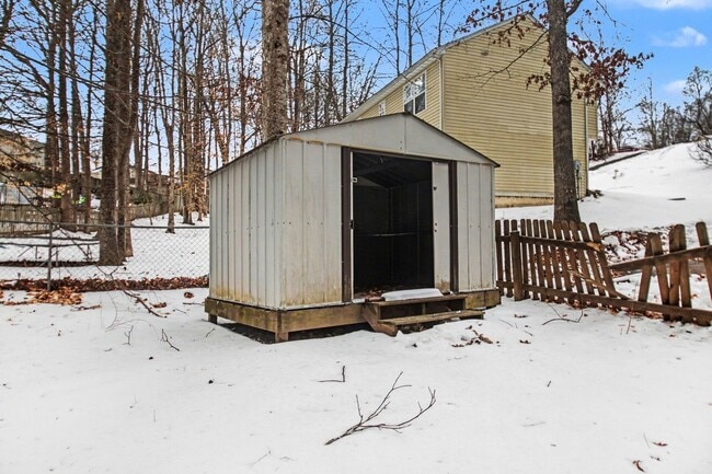 Building Photo - AVAILABLE NOW-3 Bedroom Split foyer in Stafford