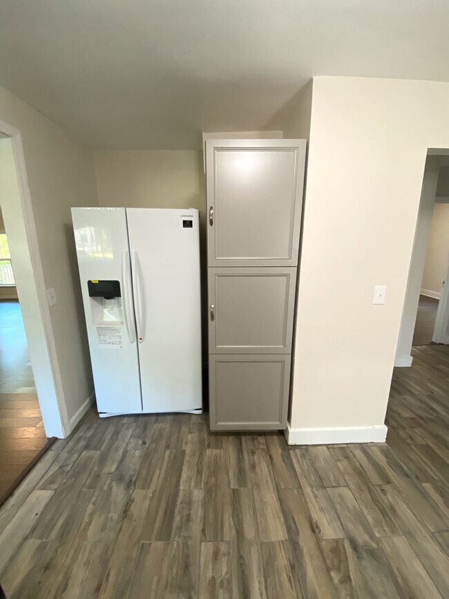 Building Photo - 3 Bedroom Home in Seneca, SC