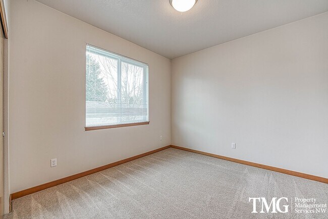 Building Photo - 2BD Duplex in Great Washougal Location! Beautiful Finishes!