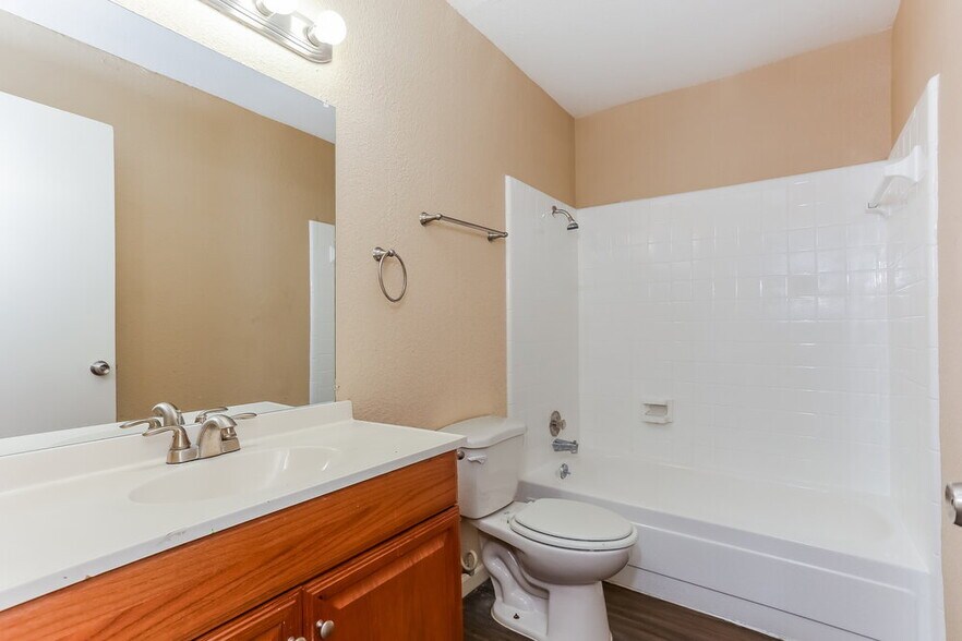 Building Photo - 347 Linkview Dr