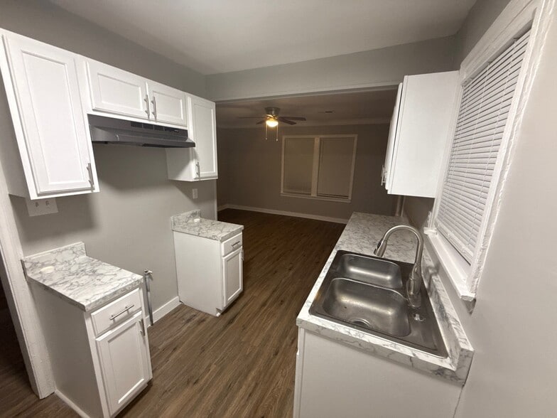 Kitchen - 1131 N Watkins St