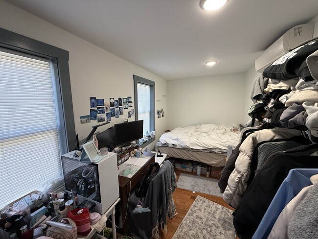 Building Photo - 413 S Aurora St