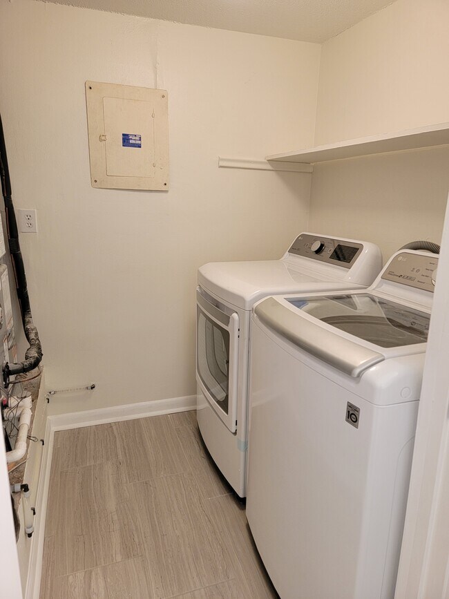 Laundry Room / LG W/D - 6578 Poplar Woods Cir S