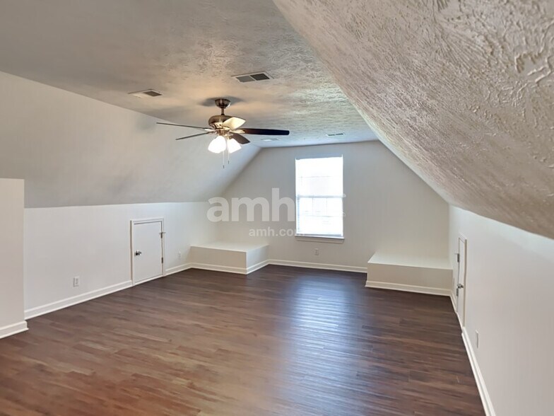 Building Photo - 1630 E Blairmont Dr