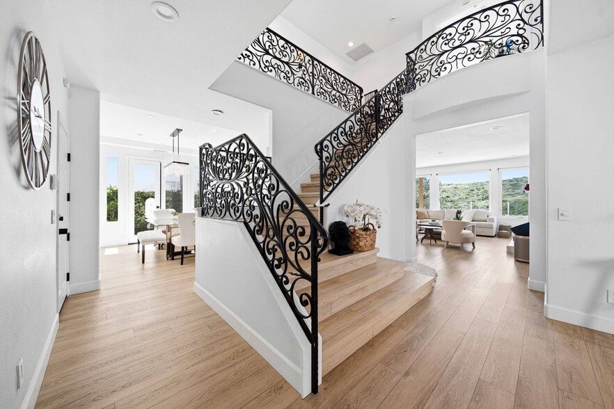 Building Photo - 33 Coastal Oak
