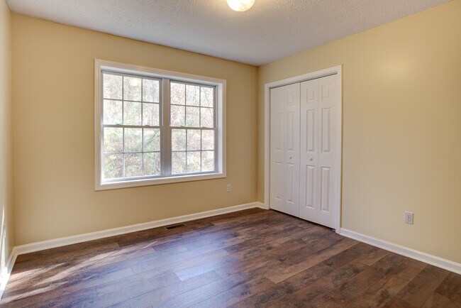 2nd Bedroom - 216 Windsor Ct