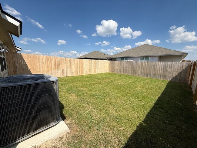 Building Photo - 1157 Lindsey Dr