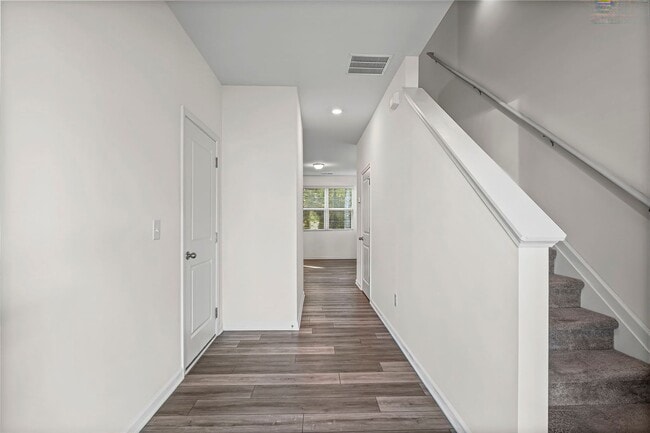 Building Photo - ***MOVE IN SPECIAL -$500 OF FIRST 2 MONTHS RENT WITH A MARCH 31ST OR SOONER MOVE IN DATE***Step i...