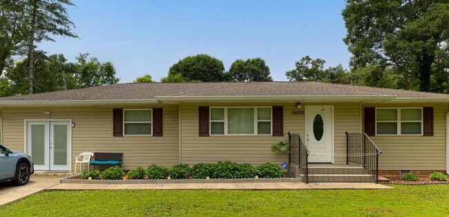 Building Photo - 3600 Bennett Rd