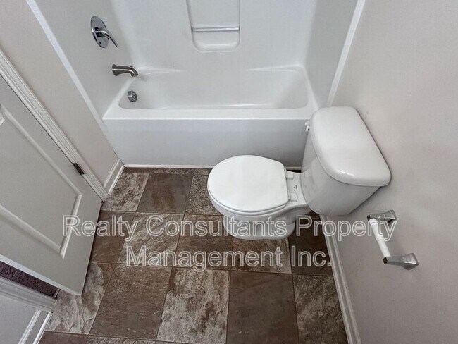 Building Photo - 482 Sandybrooke Dr