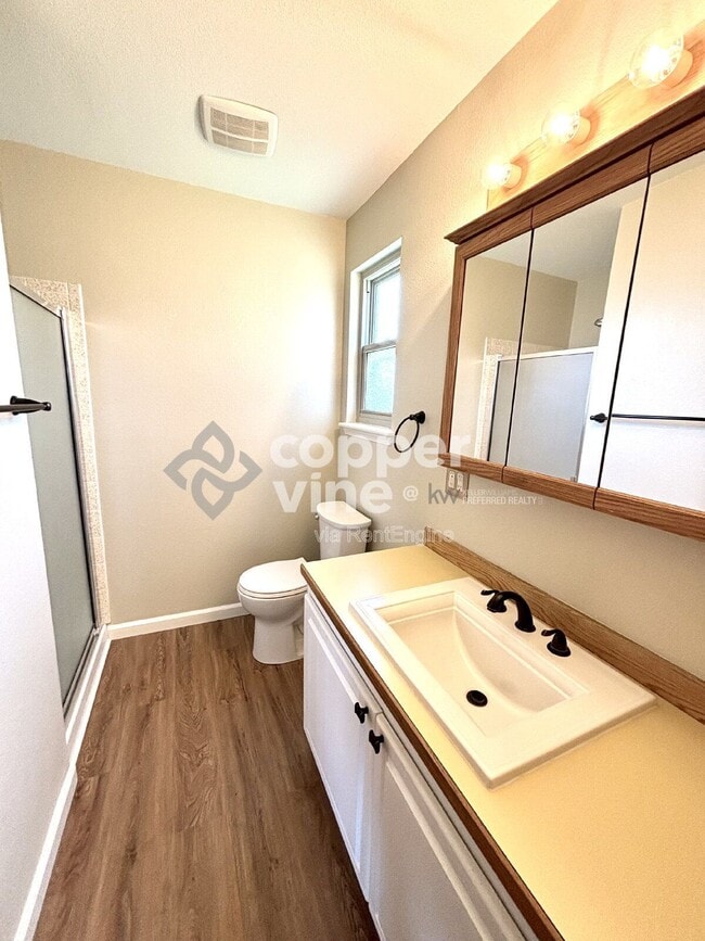 Building Photo - 495 Ash St