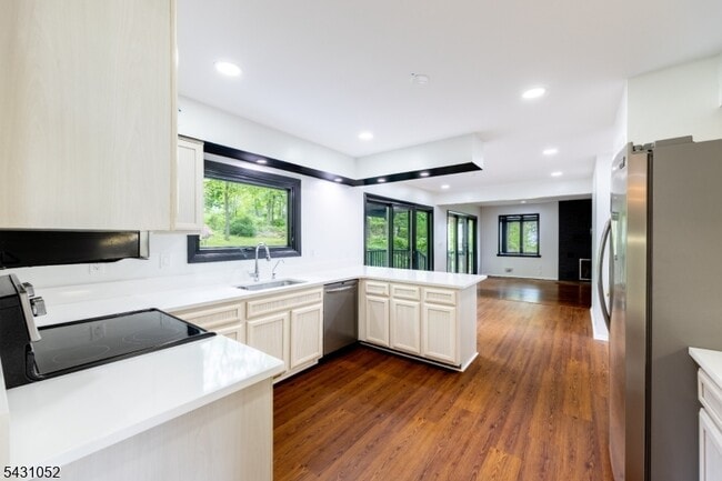 Building Photo - 9 Wick Ln