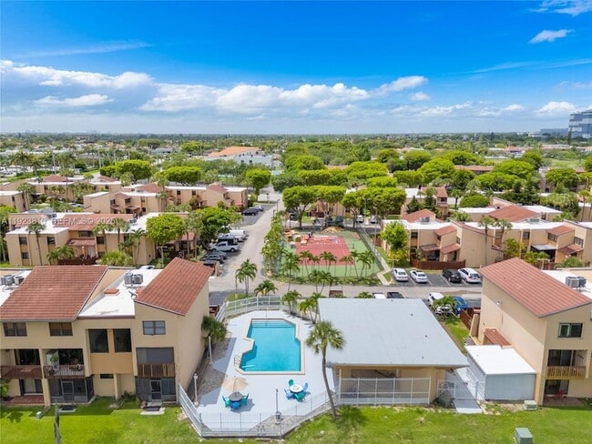 Building Photo - 341 W Park Dr