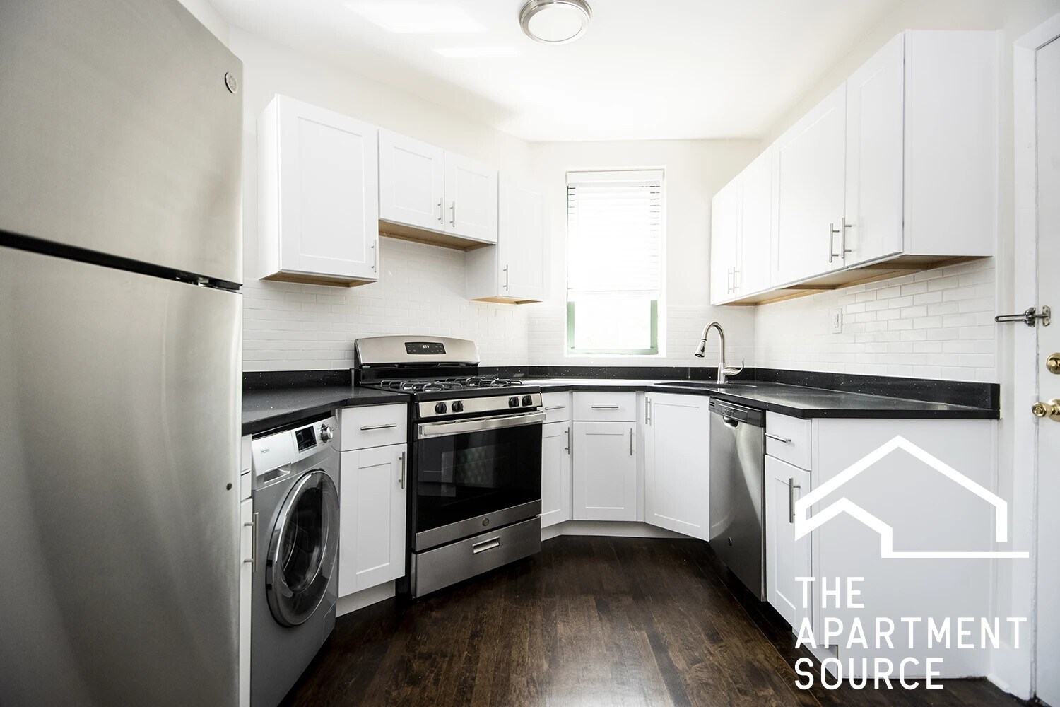 Building Photo - 3841 N Greenview Ave