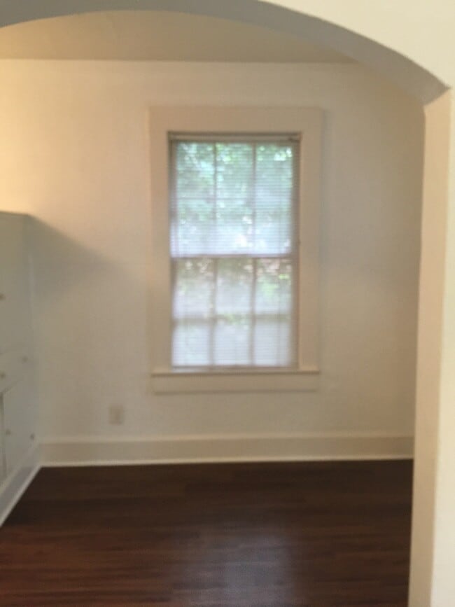 Building Photo - Charming 1 bedroom apartment downtown