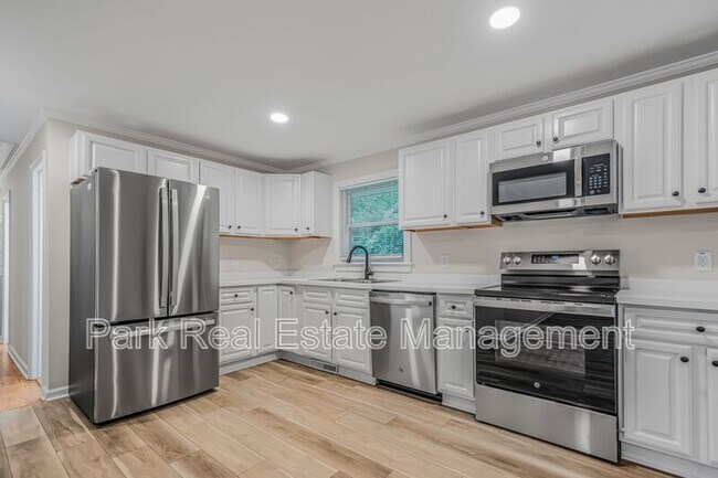 Building Photo - 221 Howell St