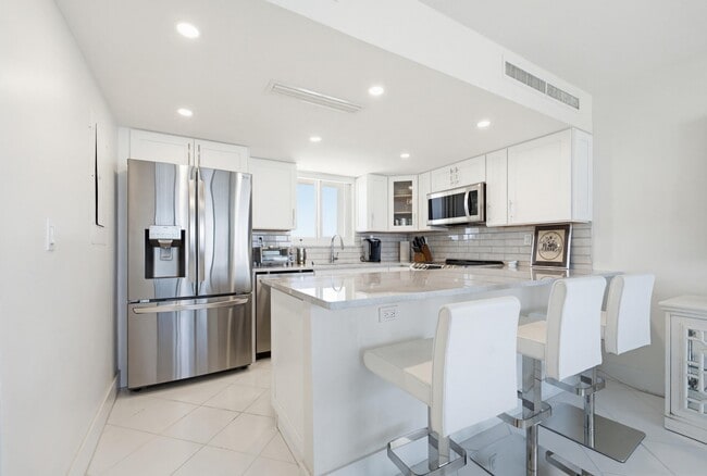 Building Photo - 2505 S Ocean Blvd