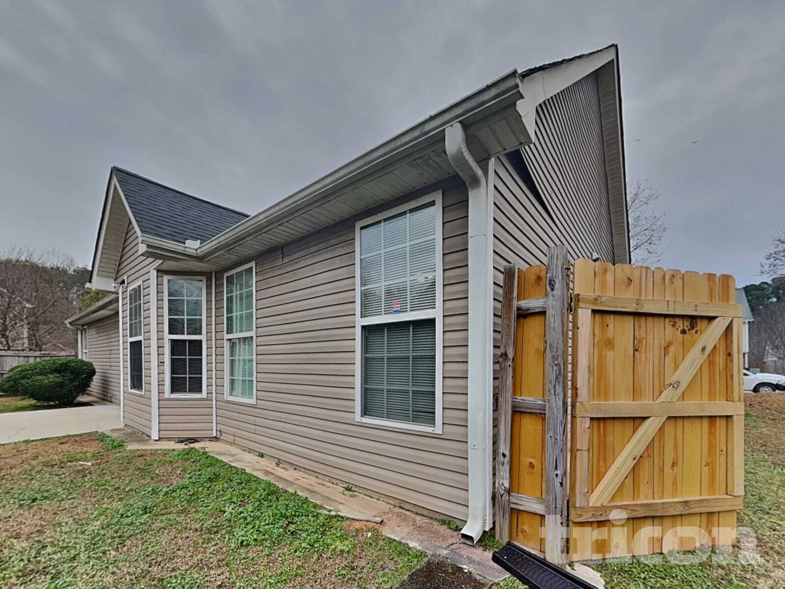 Building Photo - 2313 Temple View Dr