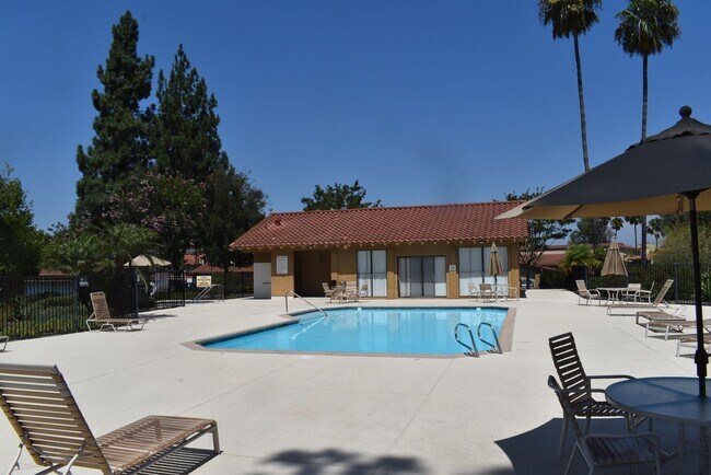 Building Photo - 2 Bedroom Condo in Rancho Bernardo with Golf Course Views