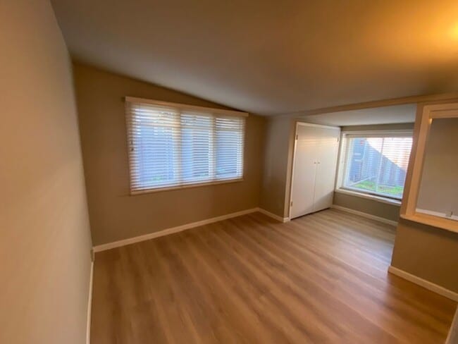 Building Photo - Cozy Pacific Grove Cottage