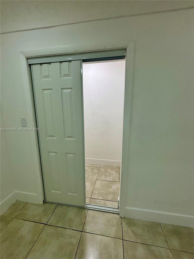 Building Photo - 8561 Claridge Dr