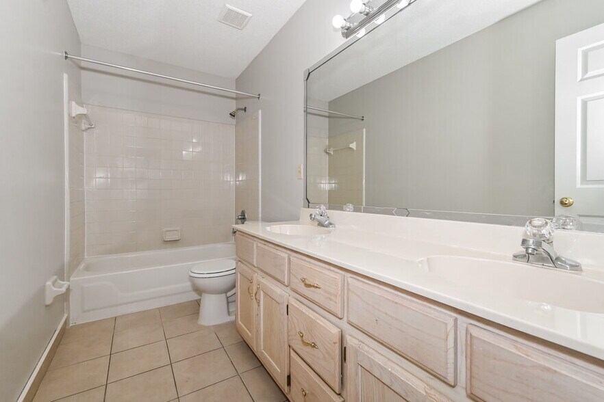 Building Photo - 2055 Bohemia Cove