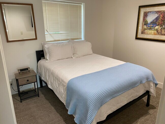 Building Photo - 808 WA-150