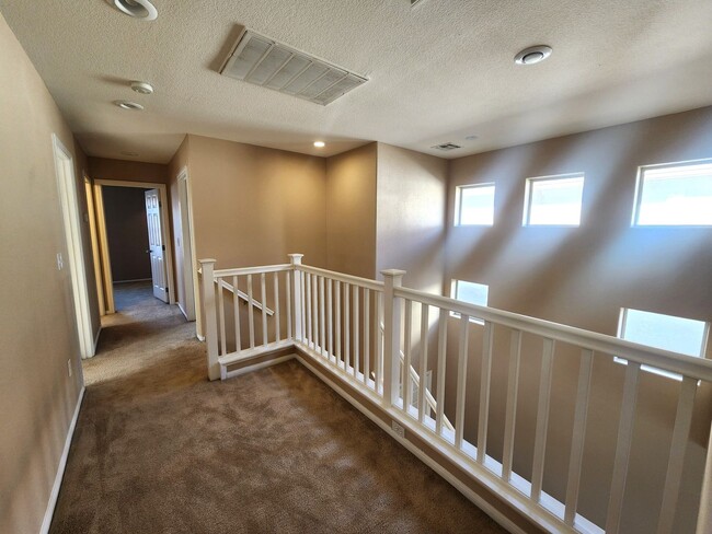 Building Photo - Charming 4-Bedroom Home in Las Vegas – Fre...