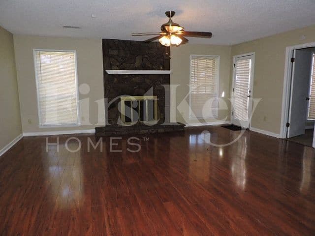 Building Photo - 6346 Bent Oak Ln