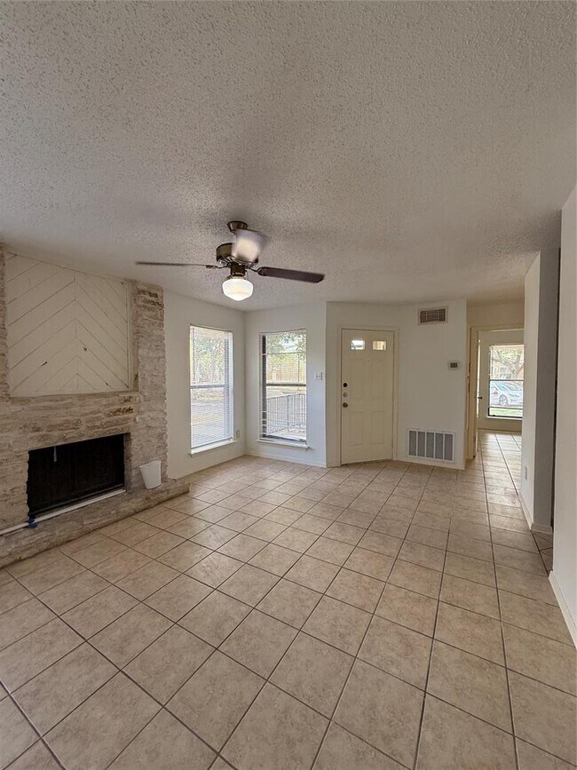 Building Photo - 10616 Mellow Meadow Dr