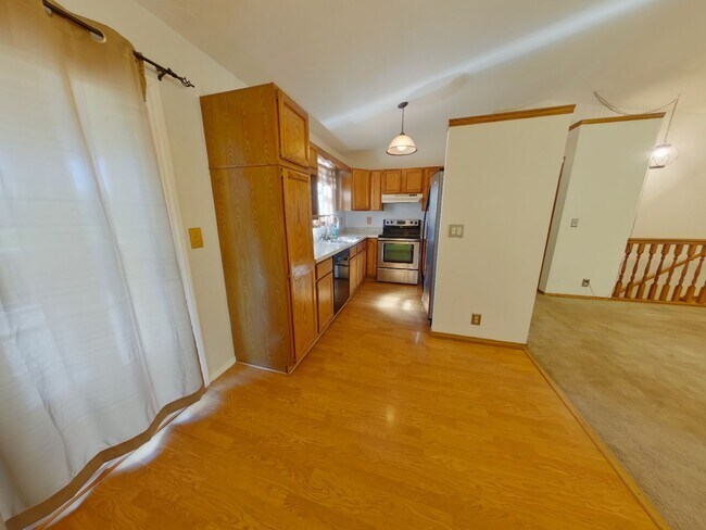 Building Photo - 3 Bedroom Home